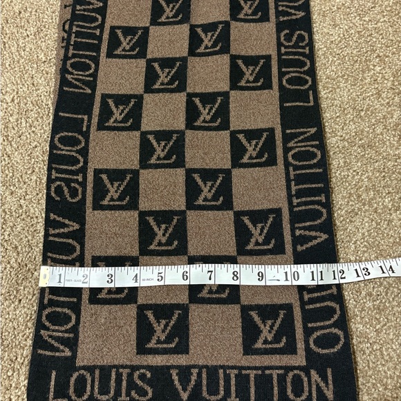 Louis Vuitton Scarf - Picture 8 of 8